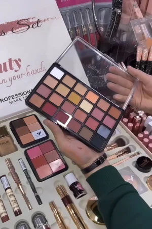 Professional 25-Color Matte Eyeshadow Palette – Long-Lasting Highly Pigmented Makeup Kit